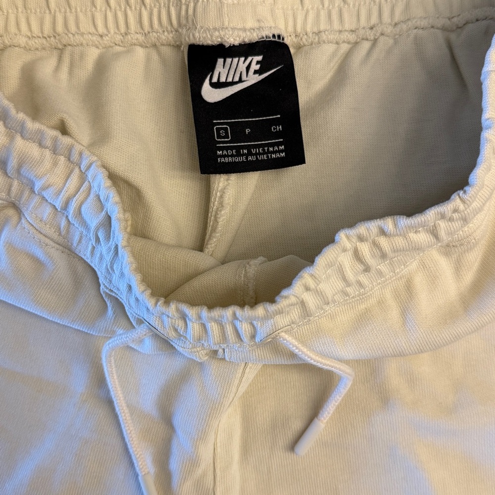 Nike Cream Drawstring Casual Shorts - Picture 3 of 4